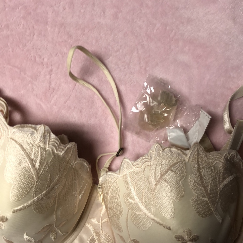 NWT Rene Rofe 36C convertible bra.  Underwire.  Cream. - Picture 2 of 6